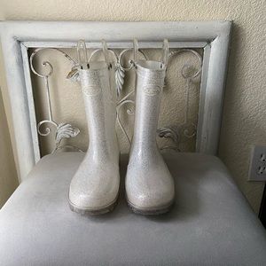Outee kids rain boots. Clear with silver glitter sparkles  light up. Size 3 kids